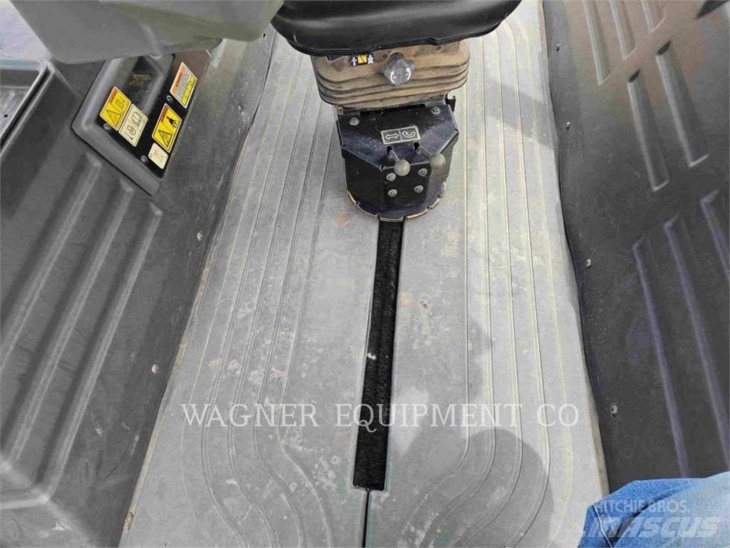 CAT CB64B Gruntiniai volai