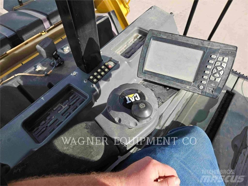 CAT CB68B Gruntiniai volai