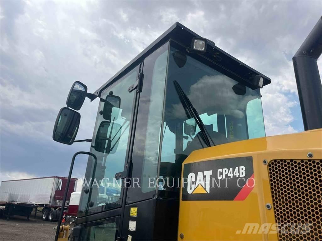 CAT CP44B Gruntiniai volai