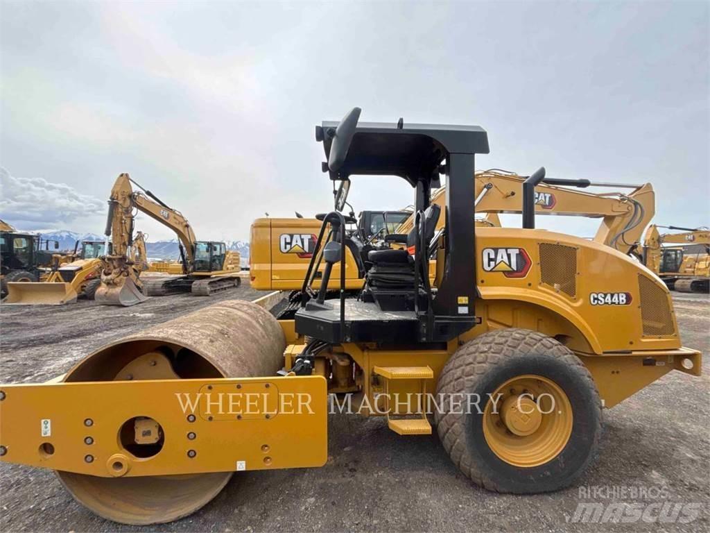 CAT CS44B Vieno būgno volai