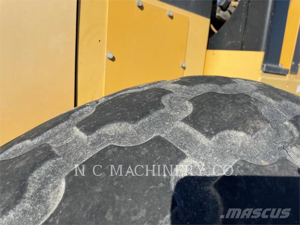 CAT CS54 Asfalto klotuvai