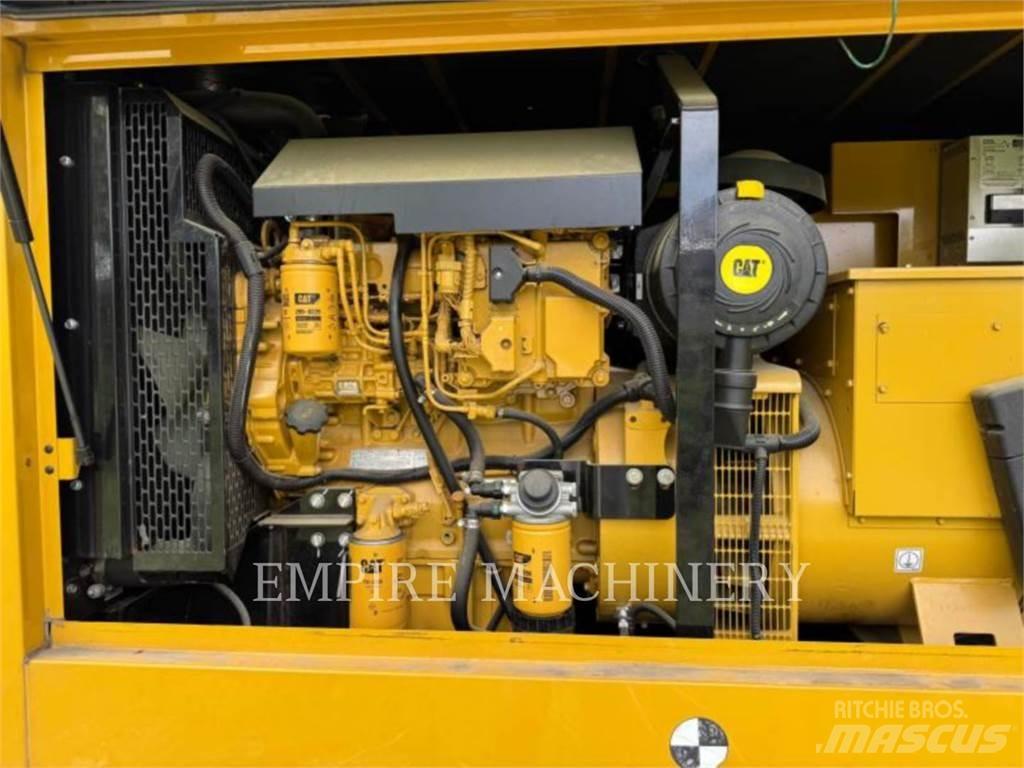 CAT D100 Dyzeliniai generatoriai