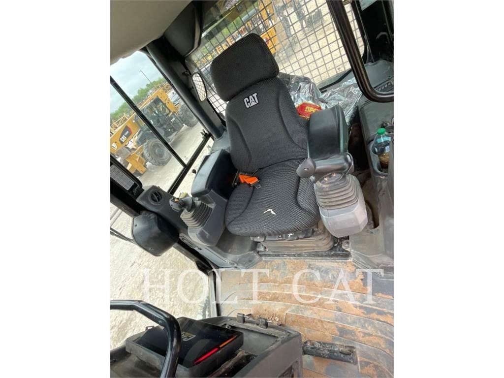 CAT D3 CAB3 Vikšriniai buldozeriai