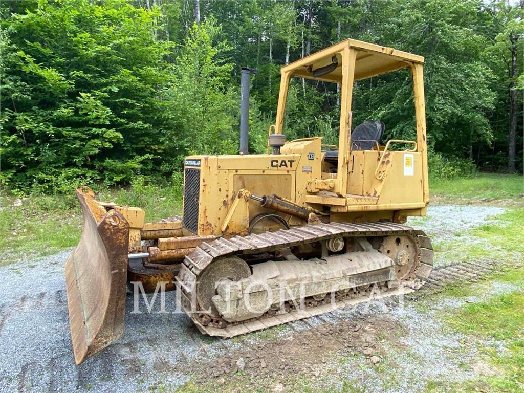 CAT D3B Vikšriniai buldozeriai