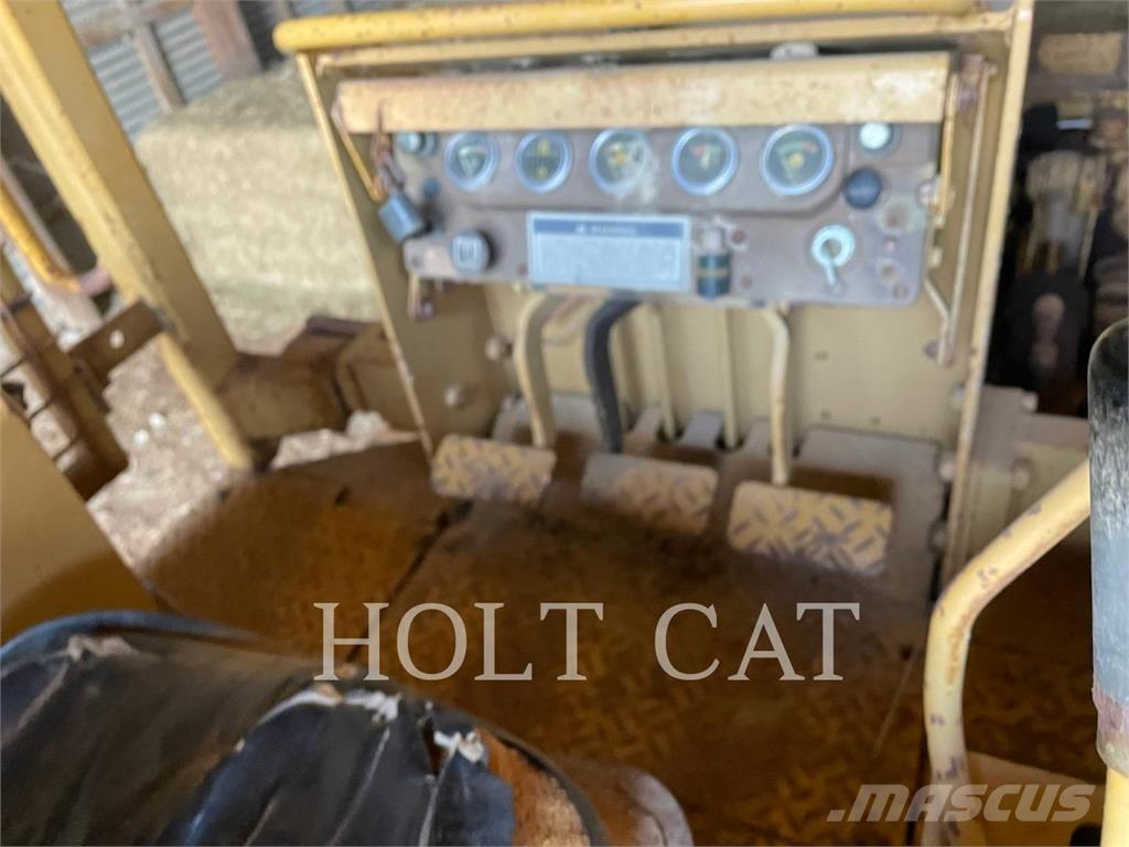 CAT D3B Vikšriniai buldozeriai