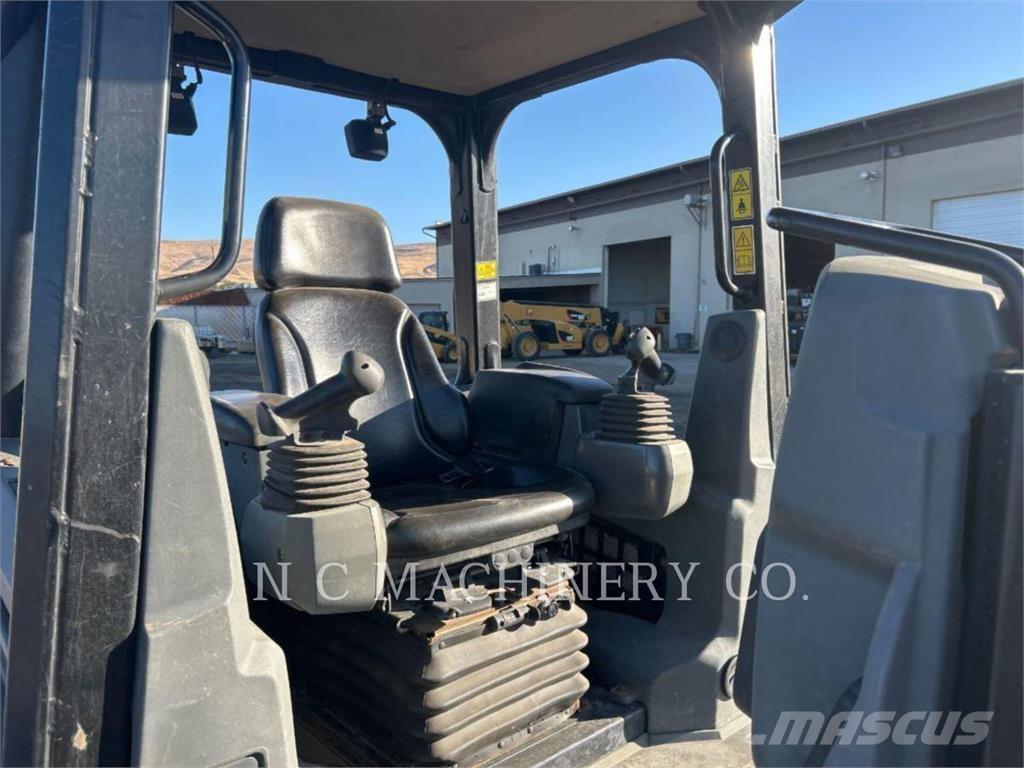 CAT D3K2 XLCN Vikšriniai buldozeriai