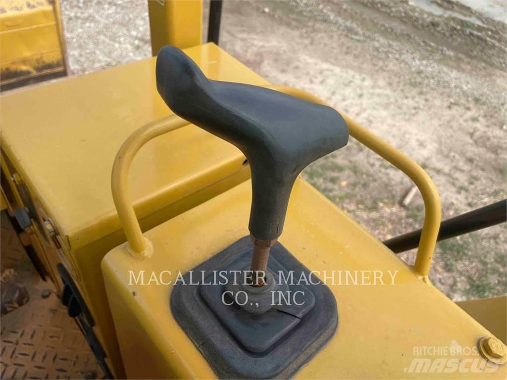 CAT D4C Vikšriniai buldozeriai