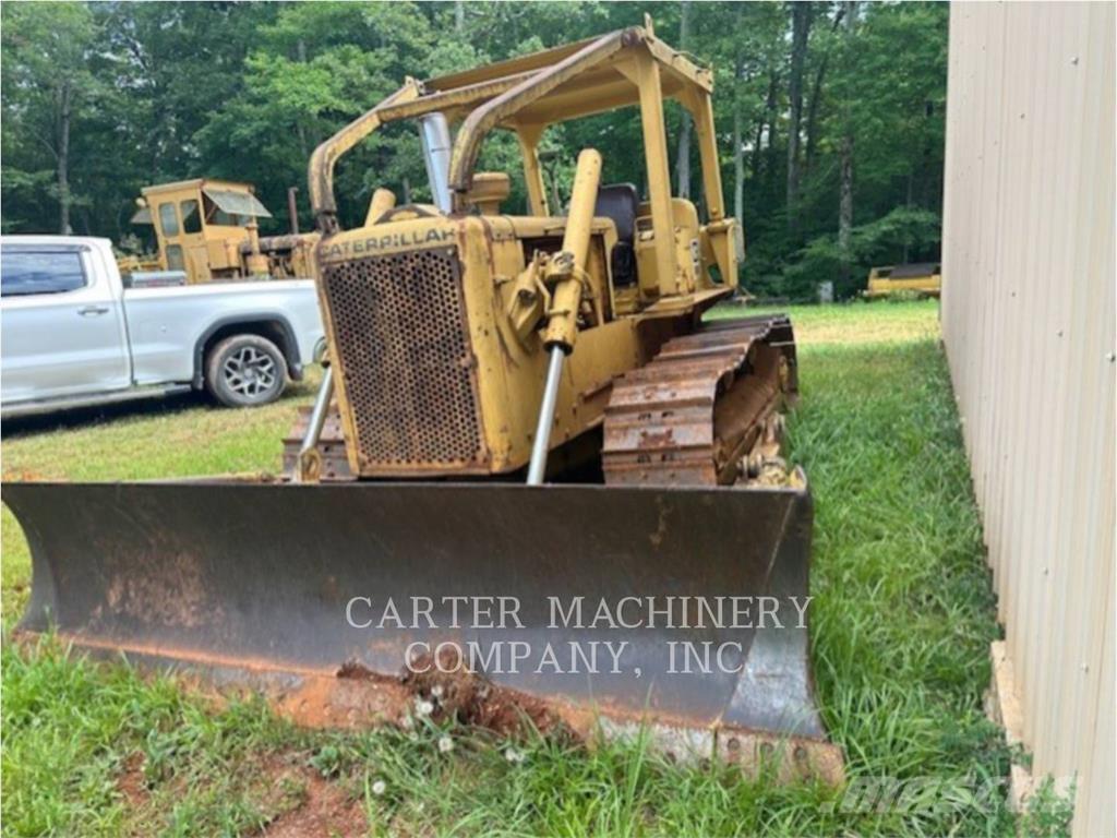 CAT D5 Vikšriniai buldozeriai