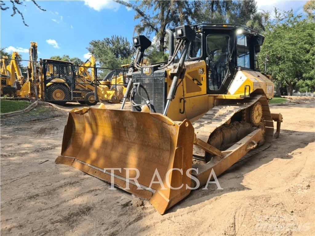 CAT D5 Vikšriniai buldozeriai