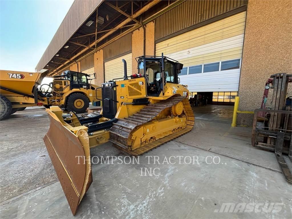 CAT D5 Vikšriniai buldozeriai