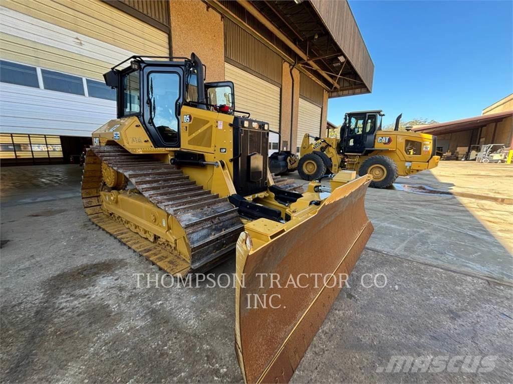 CAT D5 Vikšriniai buldozeriai