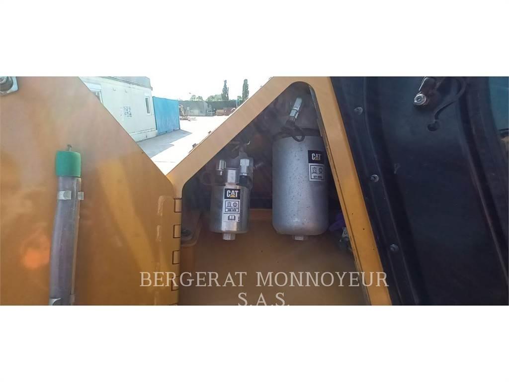CAT D5 Vikšriniai buldozeriai