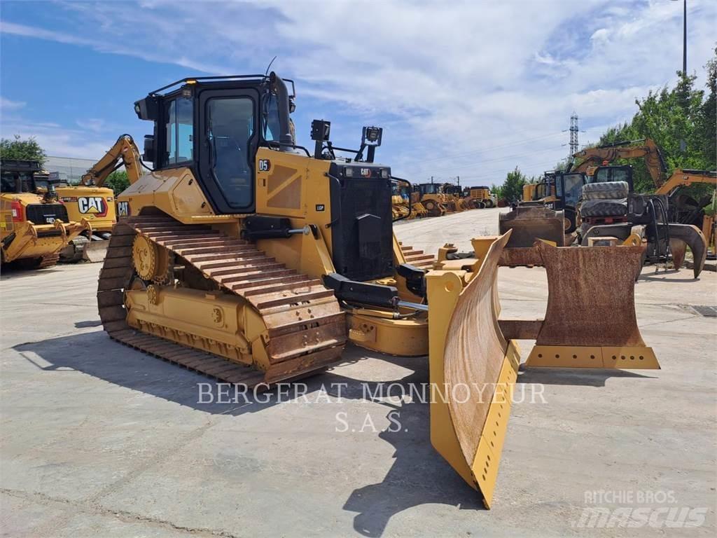 CAT D5 Vikšriniai buldozeriai