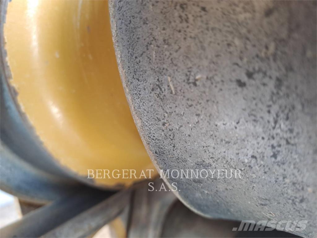 CAT D5 Vikšriniai buldozeriai