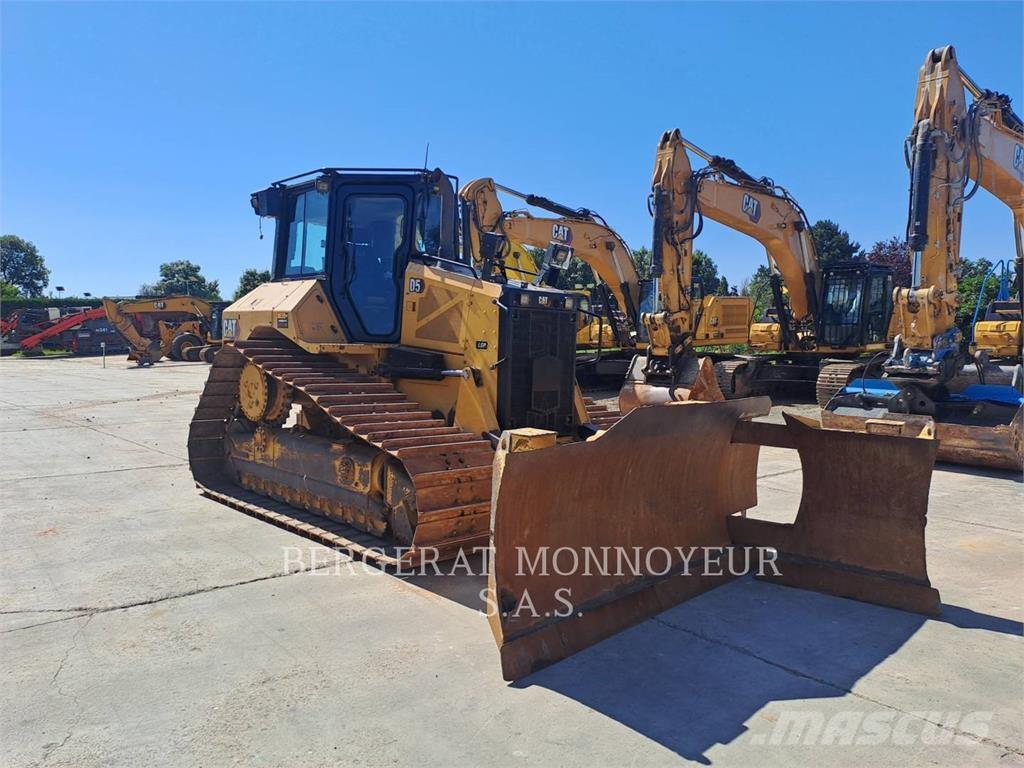CAT D5 Vikšriniai buldozeriai
