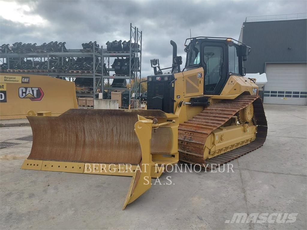 CAT D5 Vikšriniai buldozeriai