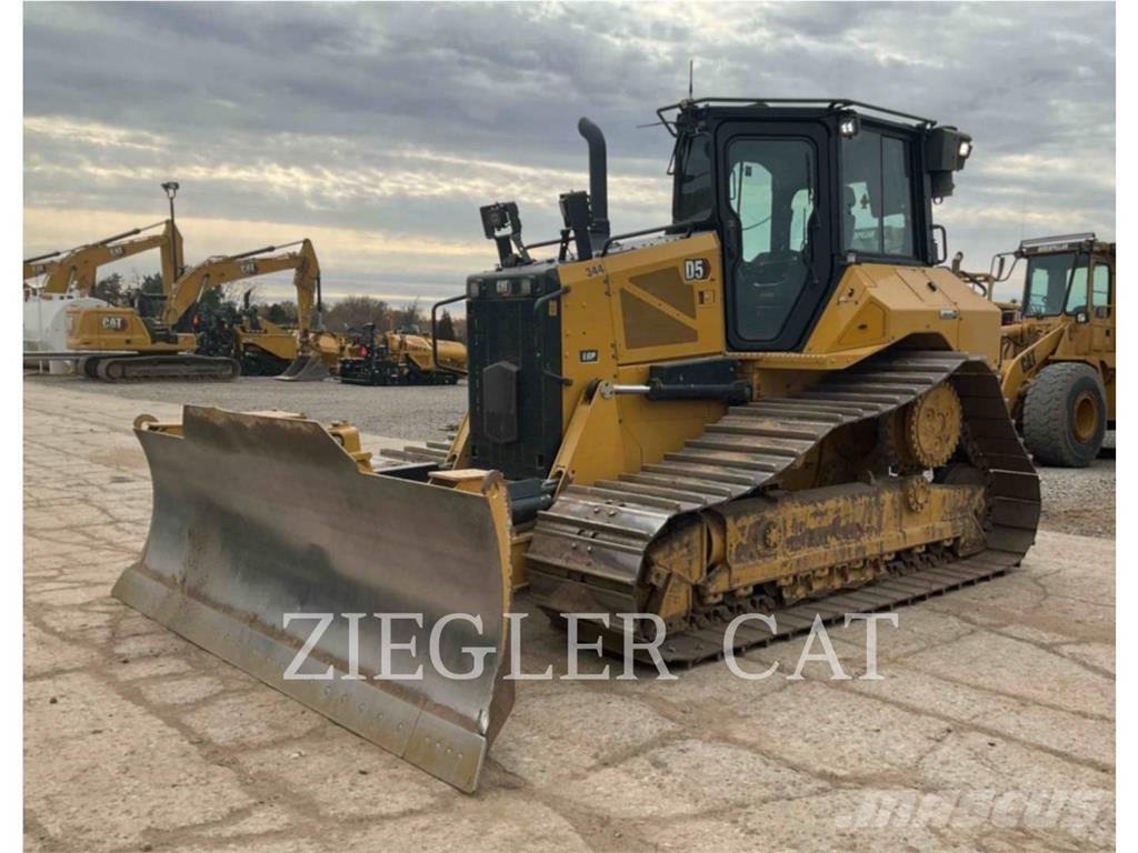 CAT D5 Vikšriniai buldozeriai