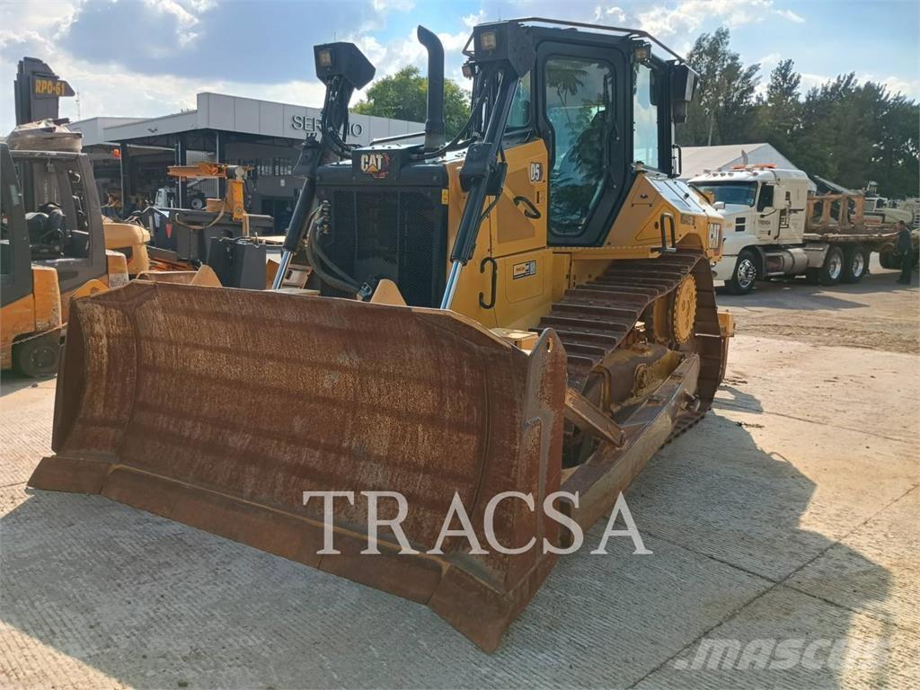 CAT D5 Keleiviniai autobusai