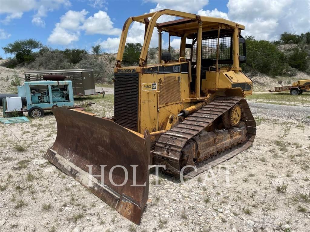 CAT D5M Vikšriniai buldozeriai