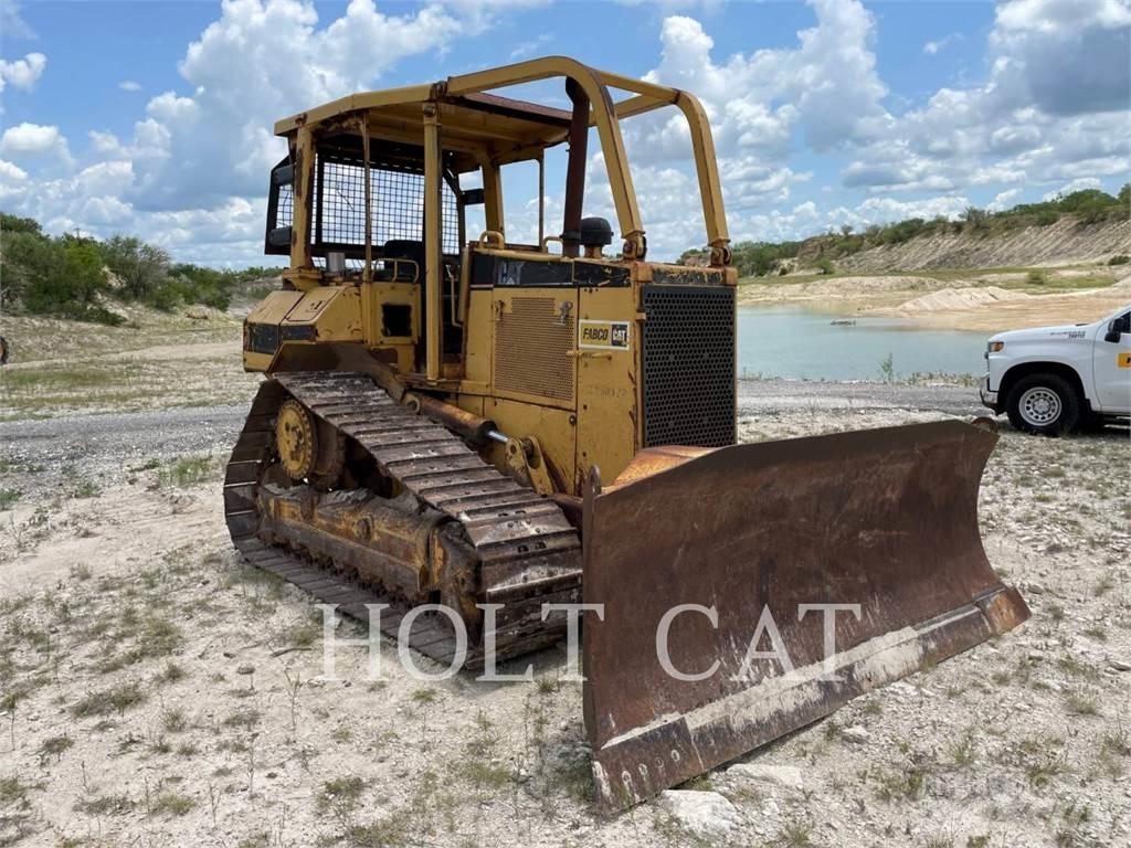 CAT D5M Vikšriniai buldozeriai