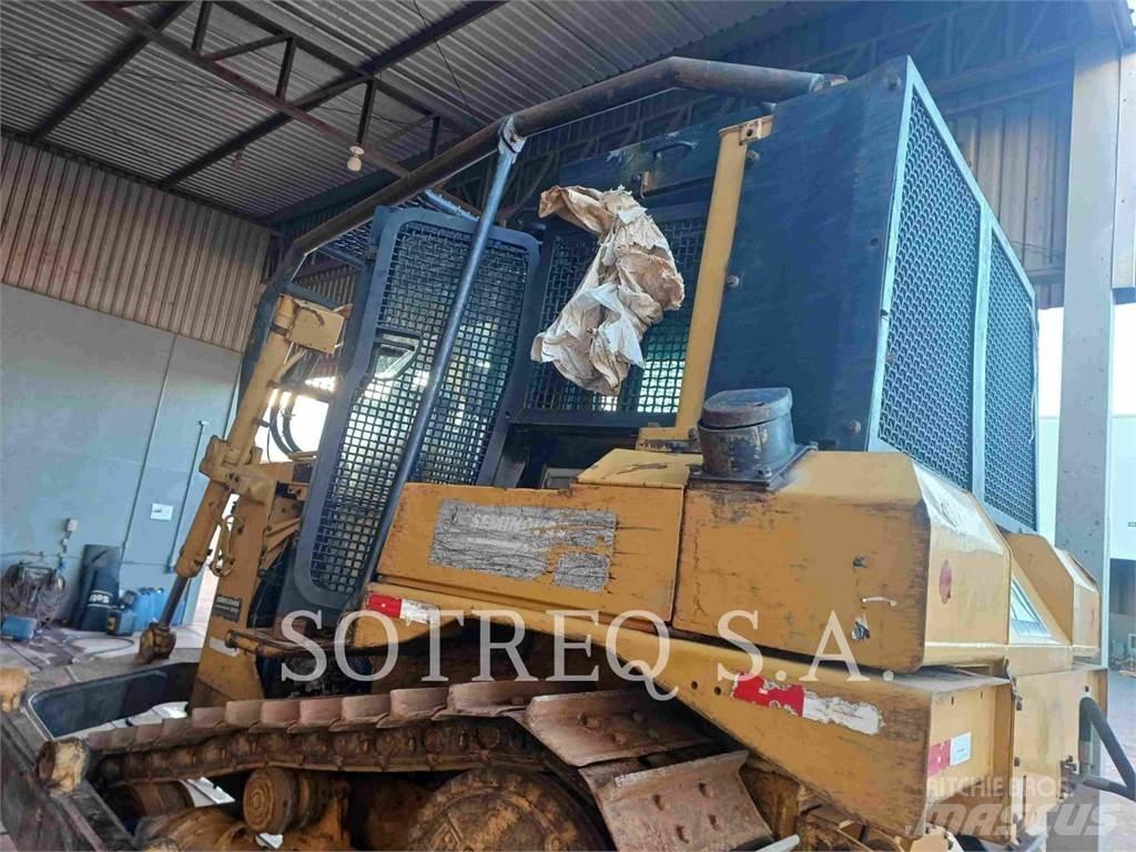 CAT D6T Vikšriniai buldozeriai