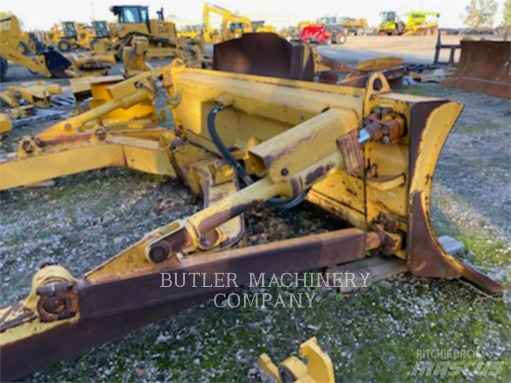 CAT D7 A BLADE Peiliai