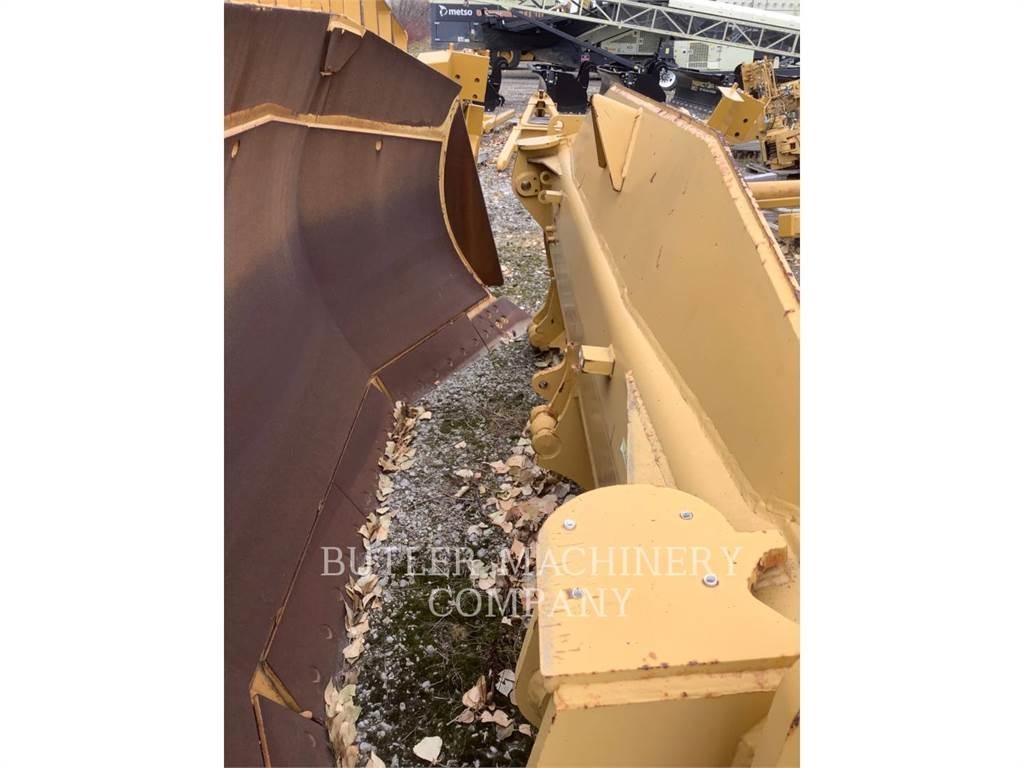 CAT D7E Peiliai