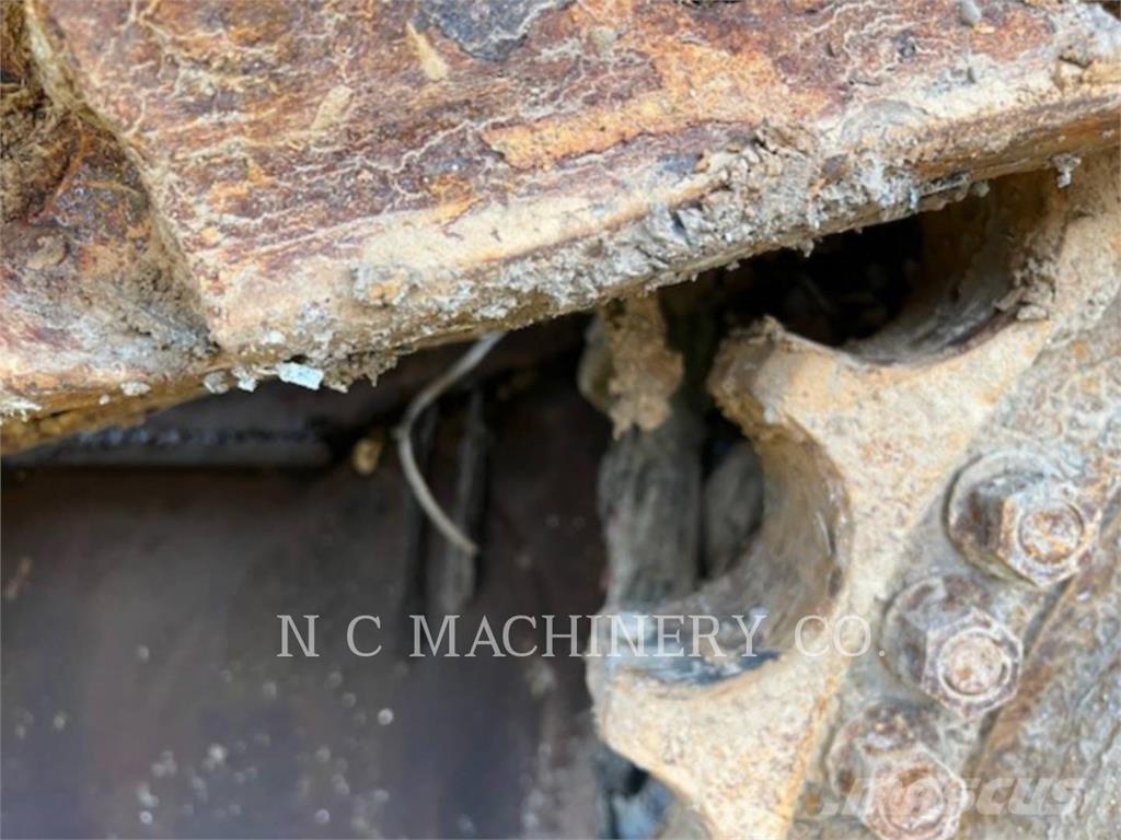 CAT D8T WH Savivarčių priekabų vilkikai