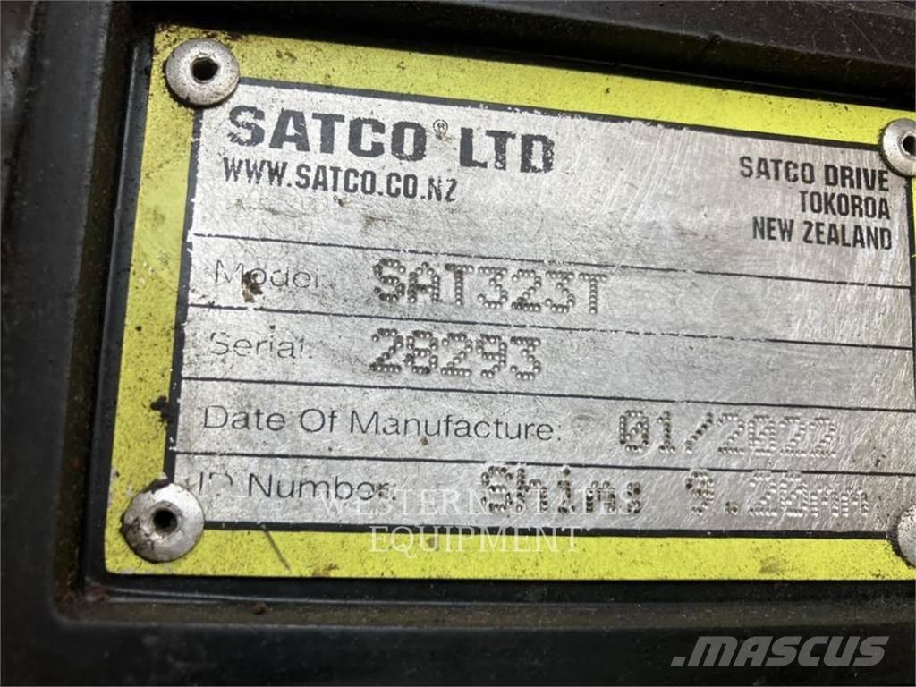 CAT FM538 Miško traktoriai