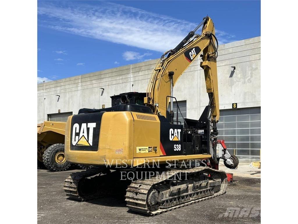 CAT FM538 Miško traktoriai