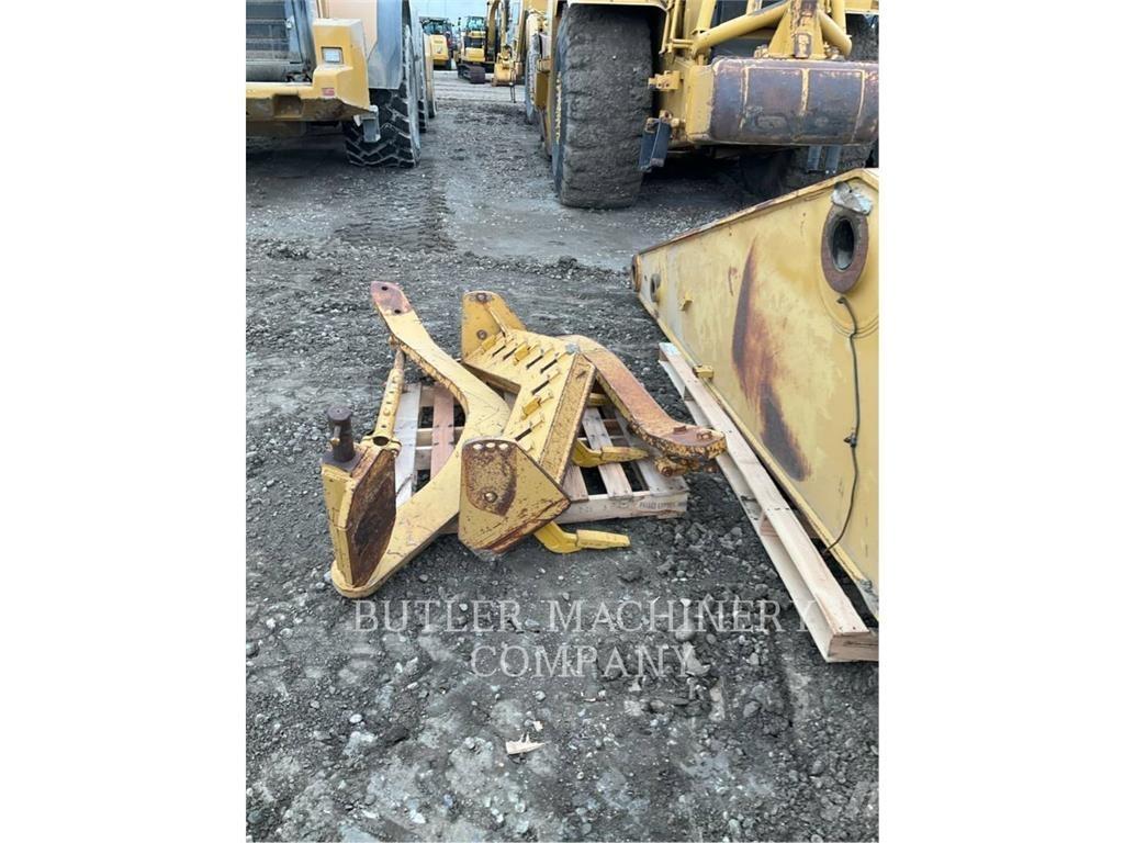 CAT FRONT SCARIFIER Kultivatoriai-purentuvai