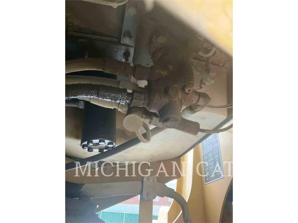 CAT IT28G Naudoti ratiniai krautuvai
