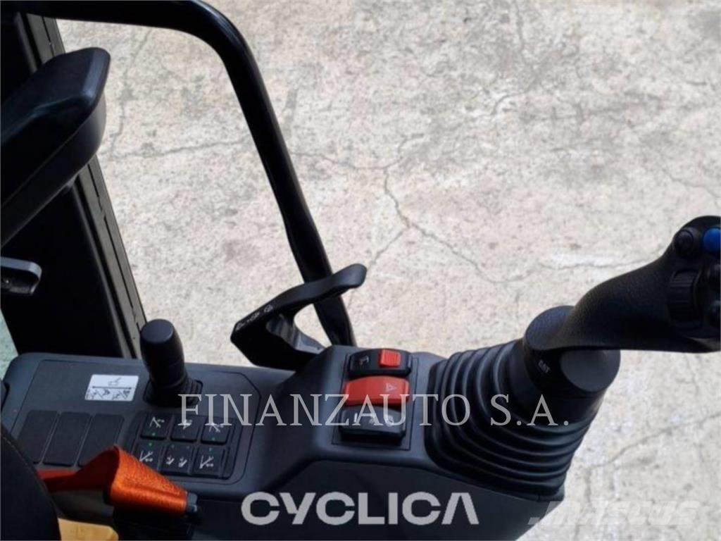 CAT M318 Ratiniai ekskavatoriai