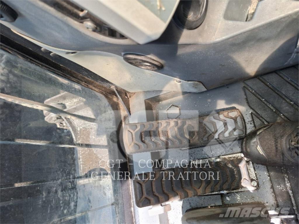 CAT MH 3024 Ratiniai ekskavatoriai