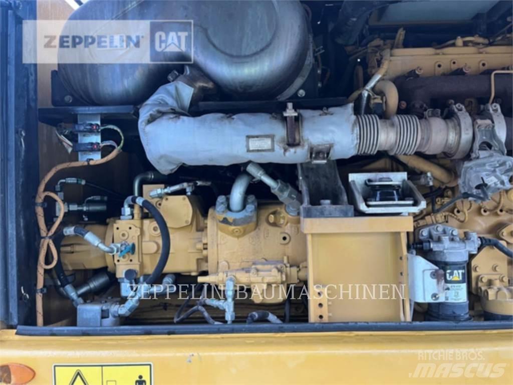 CAT MH3024 Griovimo ekskavatoriai