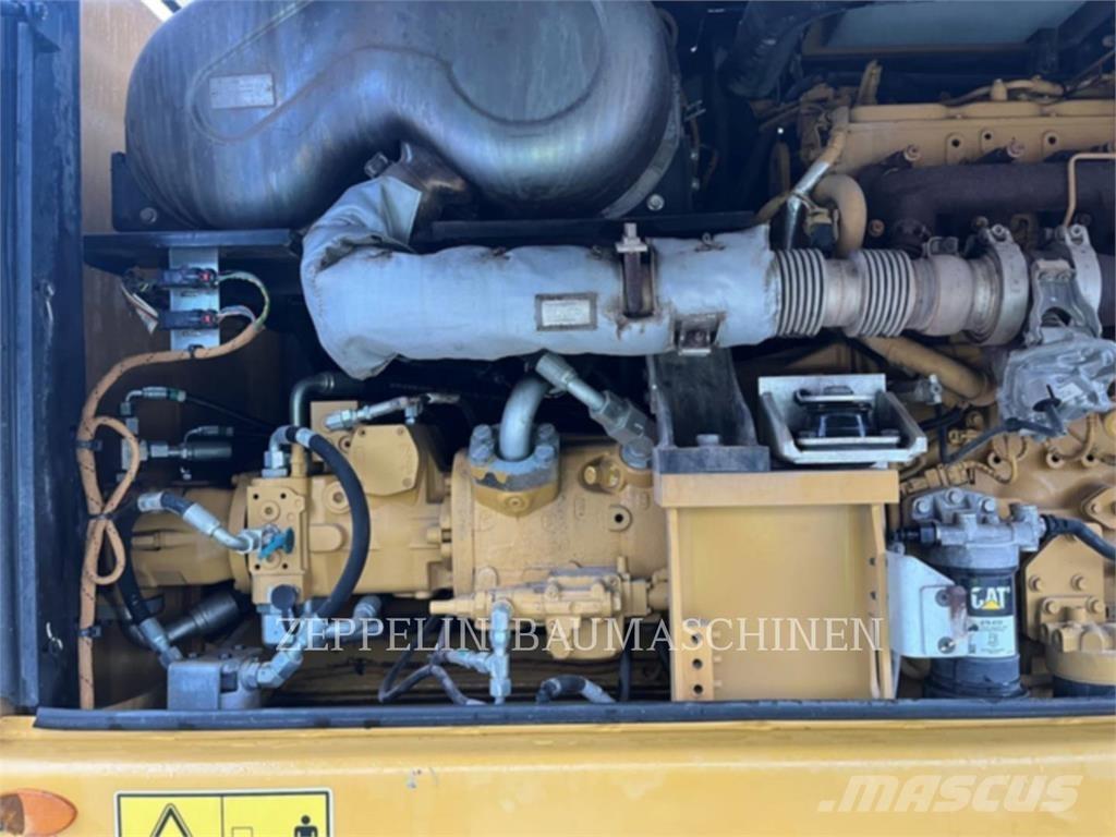 CAT MH3024 Griovimo ekskavatoriai