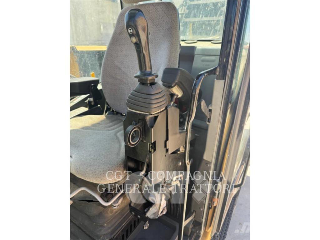 CAT MH3024 Ratiniai ekskavatoriai