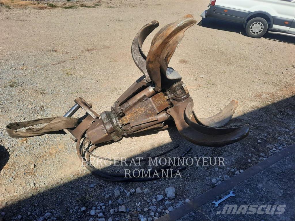 CAT MH3024-06 Ratiniai ekskavatoriai
