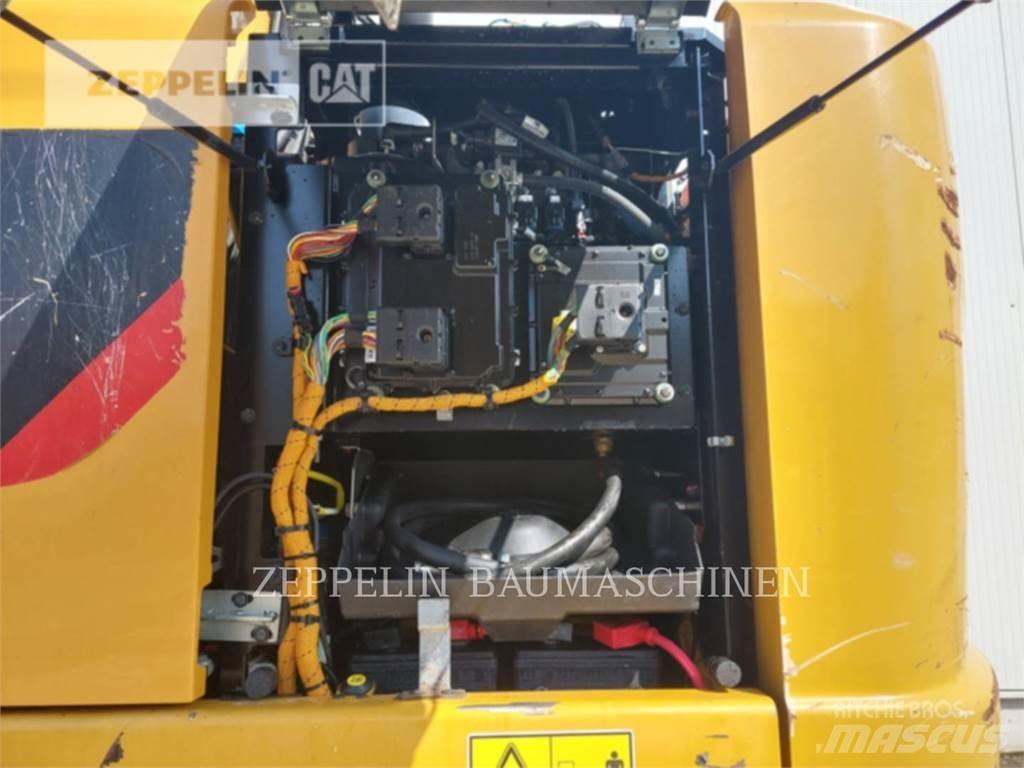 CAT MH3024-06C Griovimo ekskavatoriai