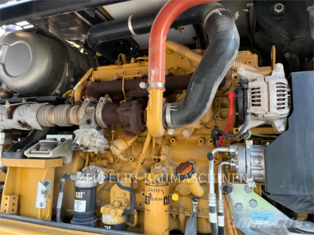 CAT MH3024-06C Griovimo ekskavatoriai