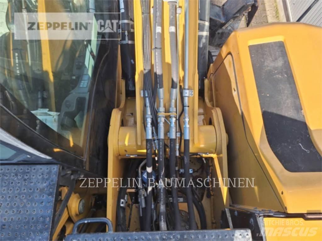 CAT MH3026-06C Griovimo ekskavatoriai