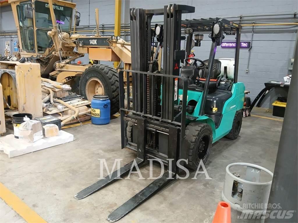 CAT MITSUBISHI FG30N-LP Šakiniai krautuvai - Kita