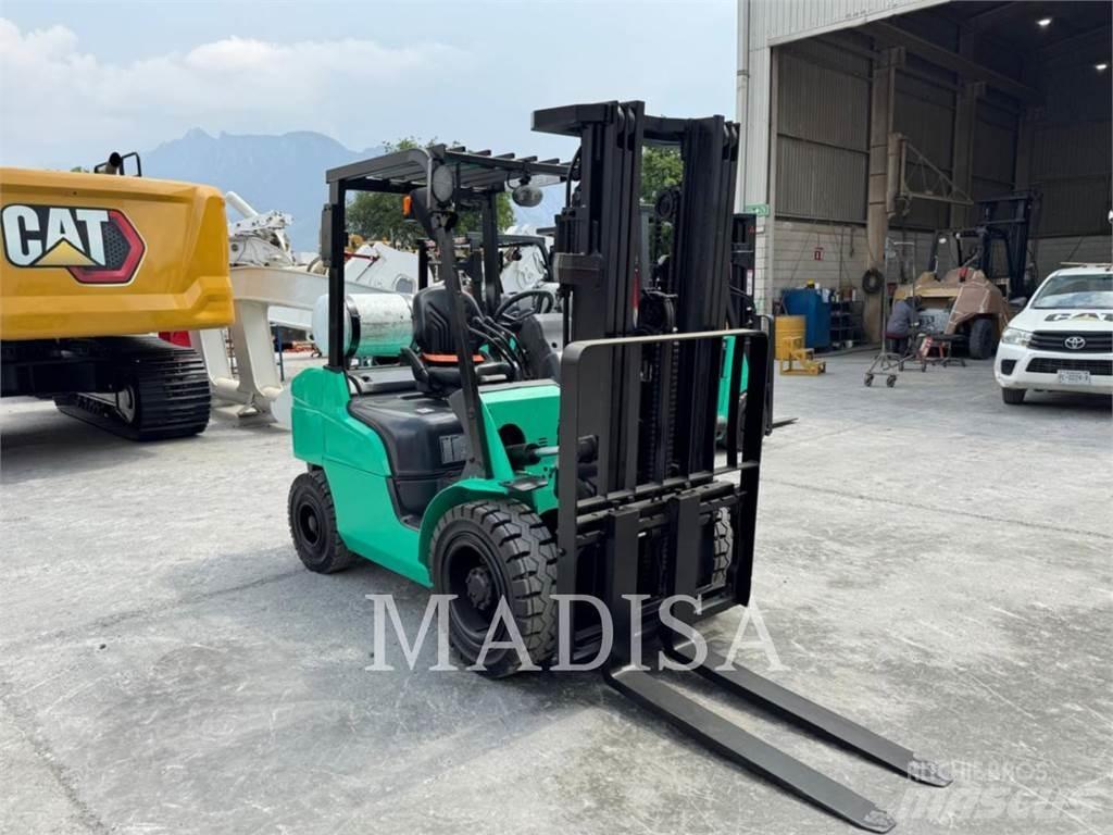 CAT MITSUBISHI FG30N-LP Šakiniai krautuvai - Kita