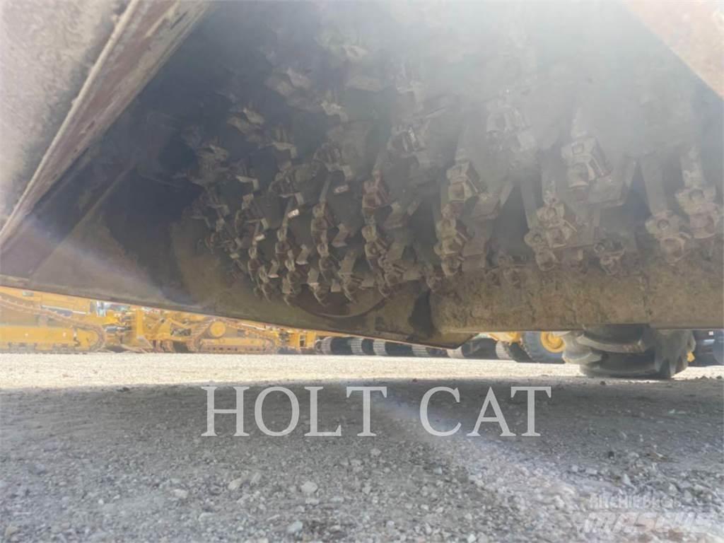 CAT RM400 CAB Naudoti ratiniai krautuvai