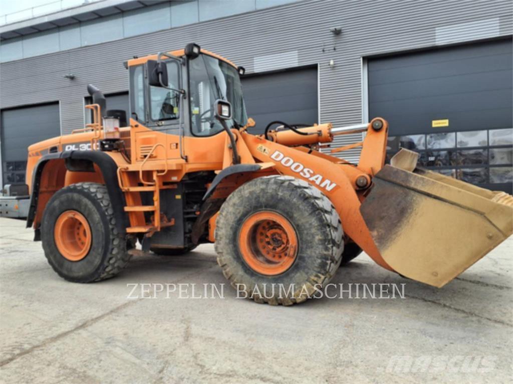 Doosan DL300 Naudoti ratiniai krautuvai