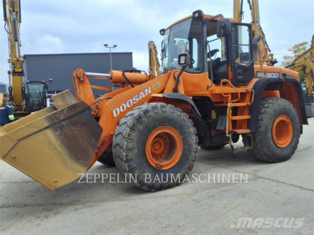 Doosan DL300 Naudoti ratiniai krautuvai