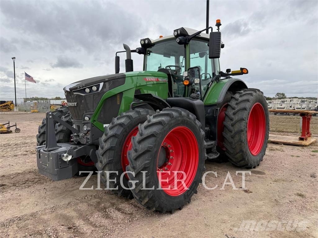 Fendt 933 VARIO Traktoriai