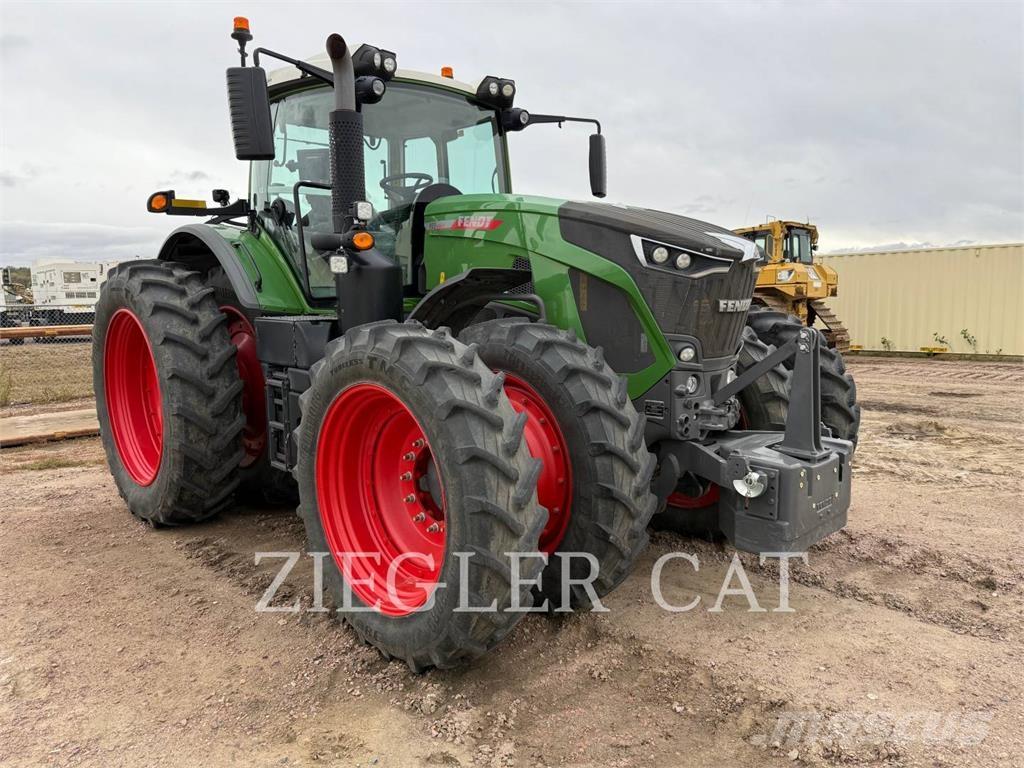 Fendt 933 VARIO Traktoriai