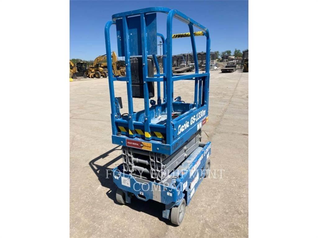 Genie GS1330 Žirkliniai keltuvai