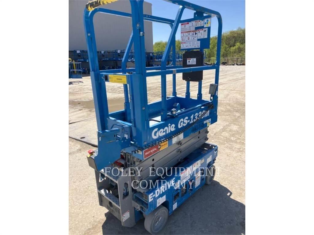 Genie GS1330 Žirkliniai keltuvai